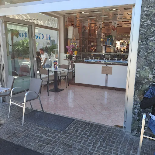 Gelato in der Waffel – Il Gelato